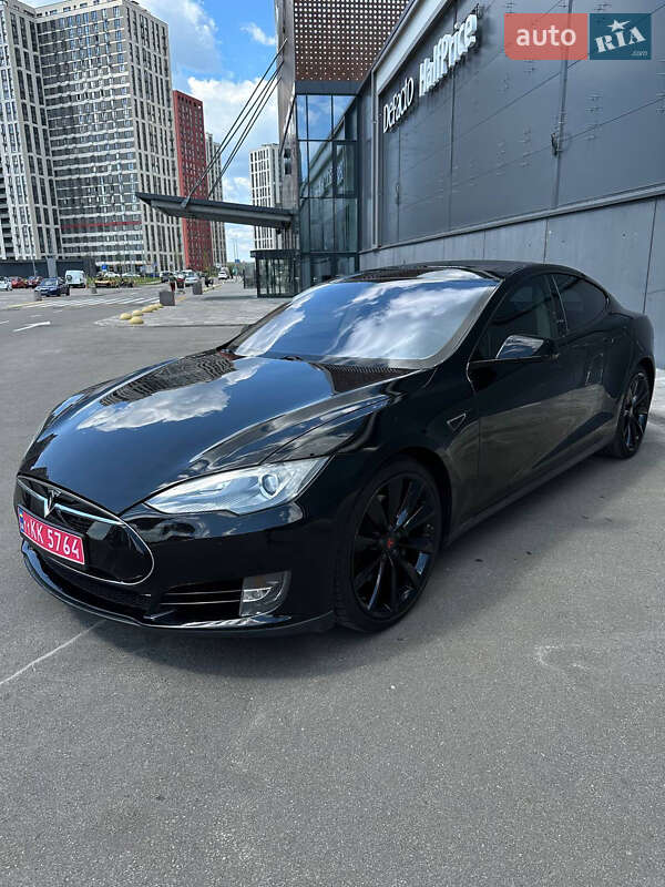 Лифтбек Tesla Model S 2014 в 