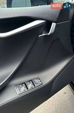 Лифтбек Tesla Model S 2014 в 