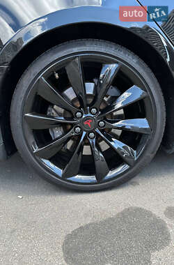 Лифтбек Tesla Model S 2014 в 