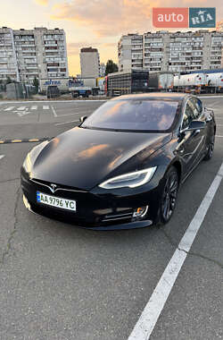 Tesla Model S 2019