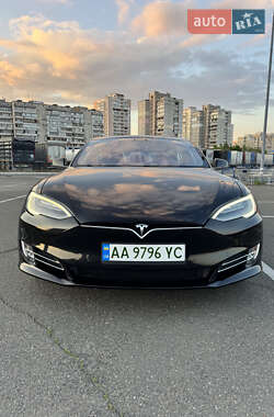 Лифтбек Tesla Model S 2019 в 