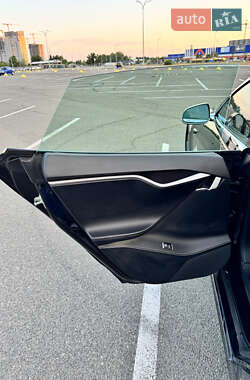 Лифтбек Tesla Model S 2019 в 