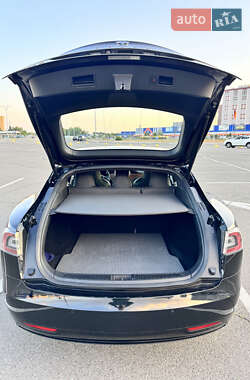 Лифтбек Tesla Model S 2019 в 