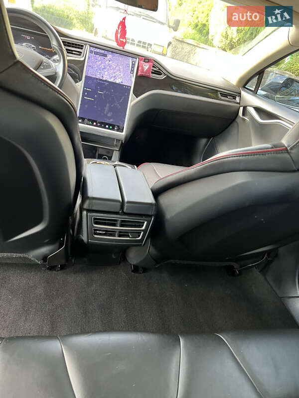 Ліфтбек Tesla Model S 2015 в Обухові