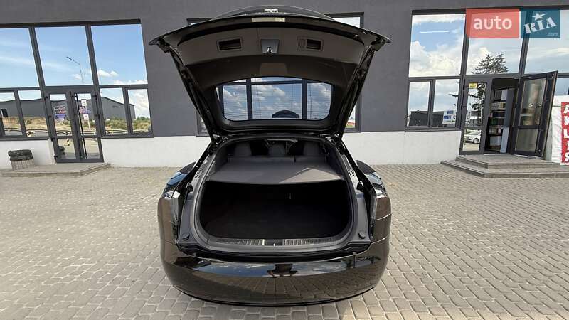 Лифтбек Tesla Model S 2019 в Тернополе