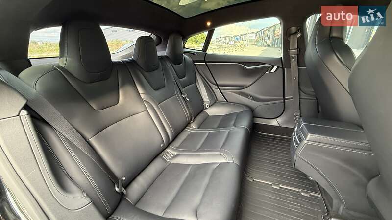 Лифтбек Tesla Model S 2019 в Тернополе