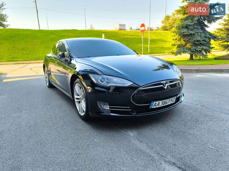Tesla Model S 2014