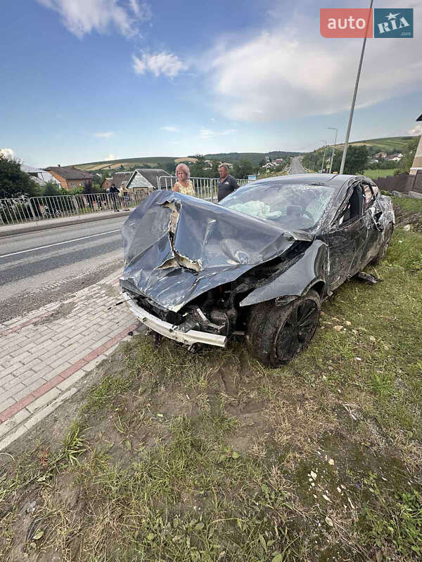 Лифтбек Tesla Model S 2022 в Тернополе