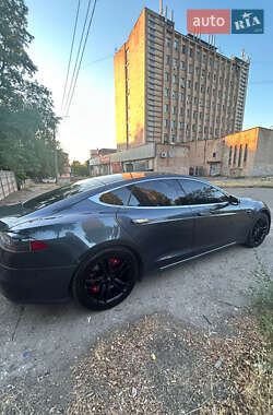 Лифтбек Tesla Model S 2015 в Кривом Роге