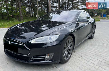 Лифтбек Tesla Model S 2015 в 