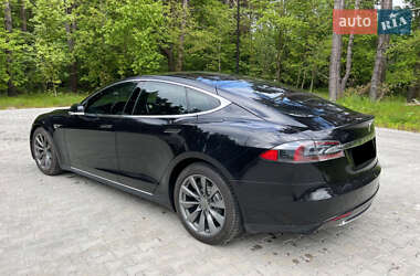 Лифтбек Tesla Model S 2015 в 