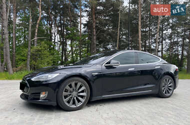Лифтбек Tesla Model S 2015 в 