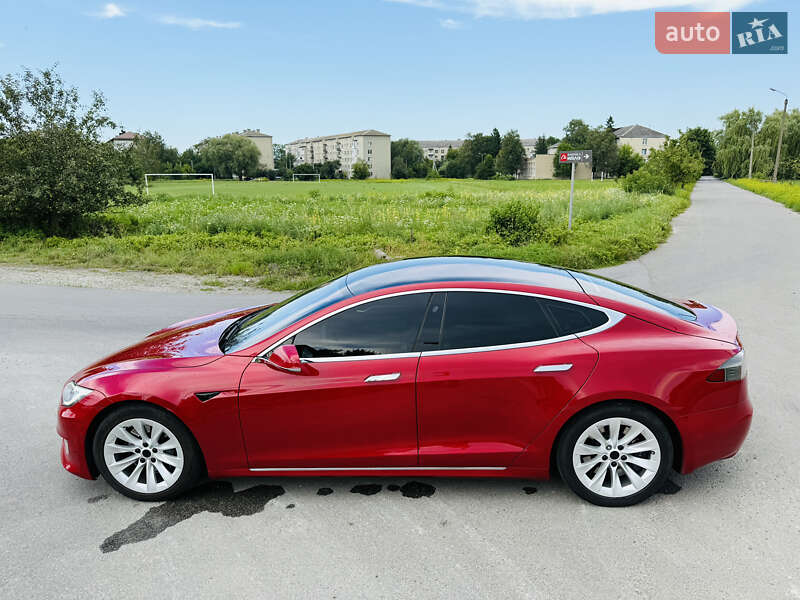 Лифтбек Tesla Model S 2018 в Ивано-Франковске