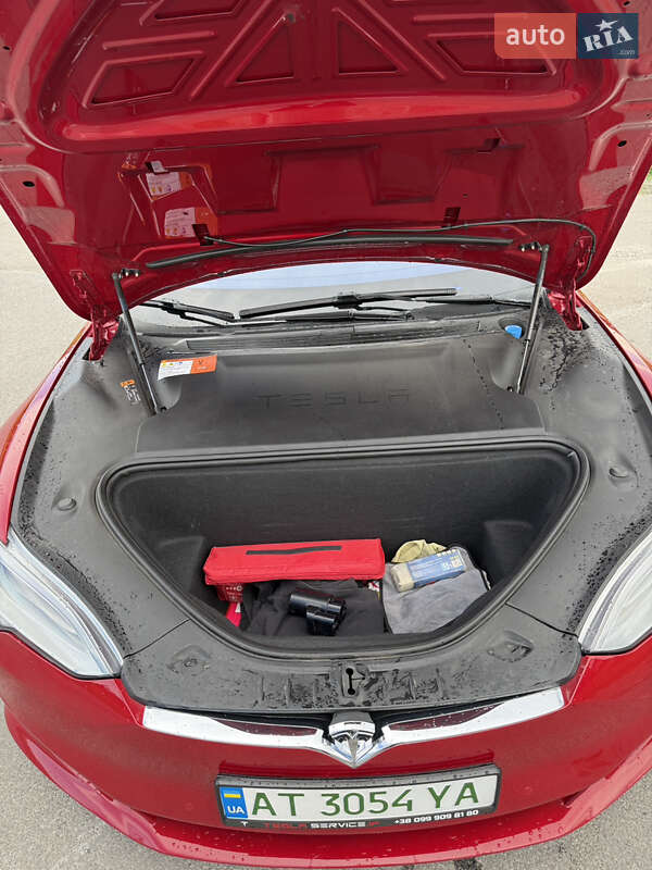 Лифтбек Tesla Model S 2018 в Ивано-Франковске