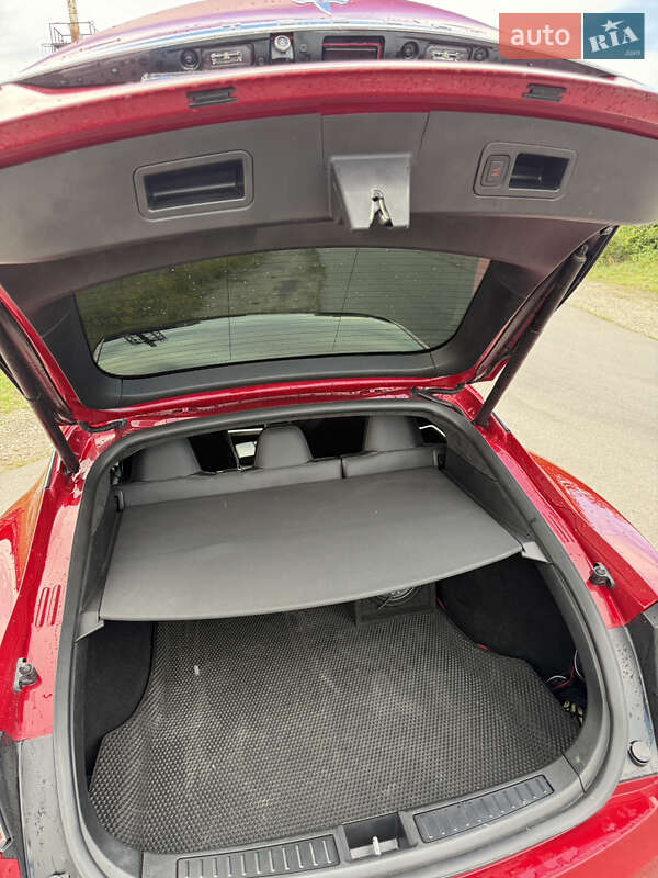 Лифтбек Tesla Model S 2018 в Ивано-Франковске