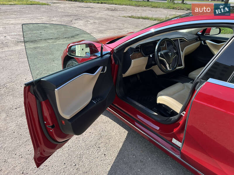 Лифтбек Tesla Model S 2017 в Тернополе