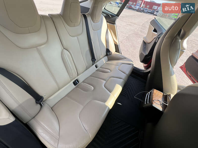 Лифтбек Tesla Model S 2017 в Тернополе