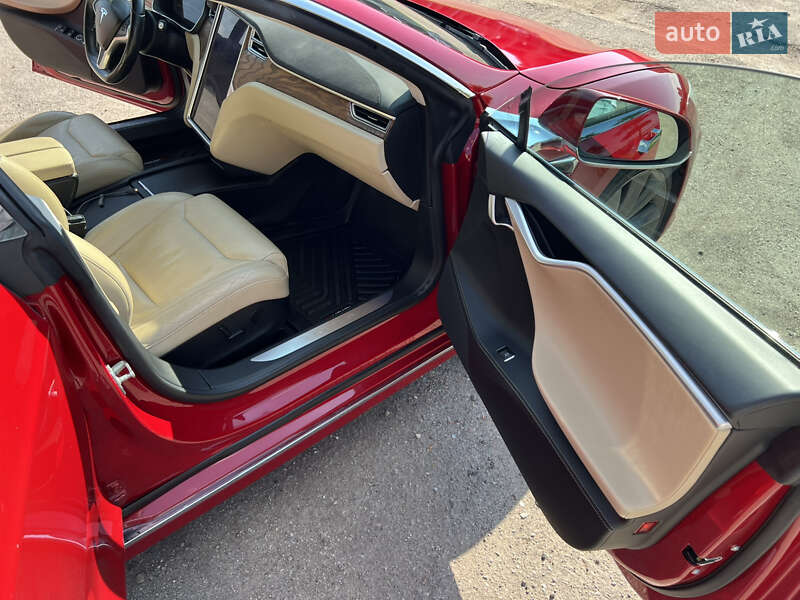 Лифтбек Tesla Model S 2017 в Тернополе