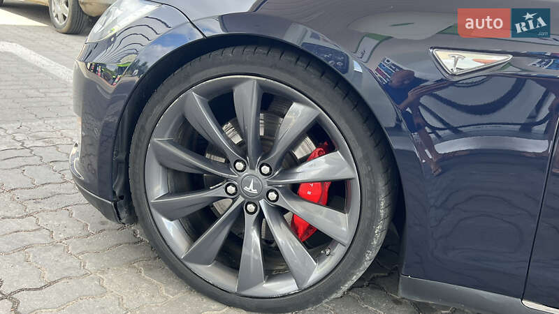 Лифтбек Tesla Model S 2014 в Дрогобыче