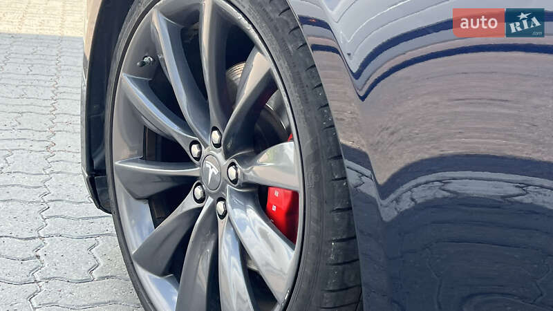 Лифтбек Tesla Model S 2014 в Дрогобыче