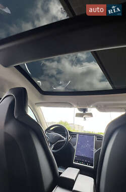 Лифтбек Tesla Model S 2014 в 