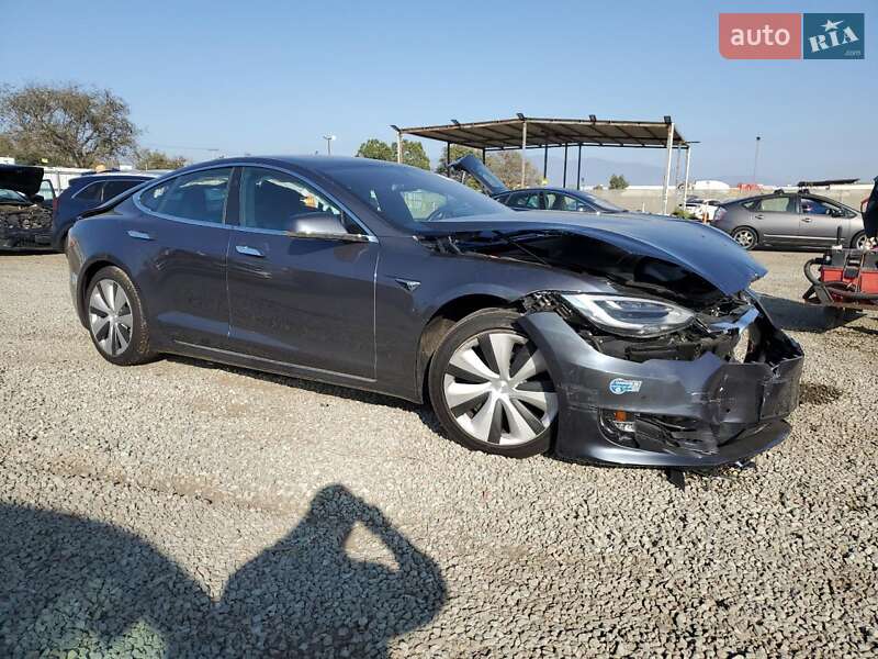 Tesla Model S 2021