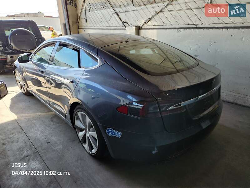 Лифтбек Tesla Model S 2021 в Сарнах