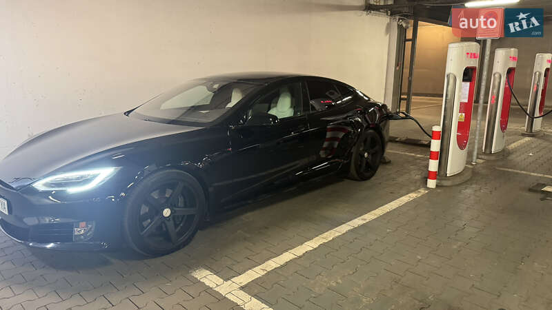 Ліфтбек Tesla Model S 2019 в Стрию