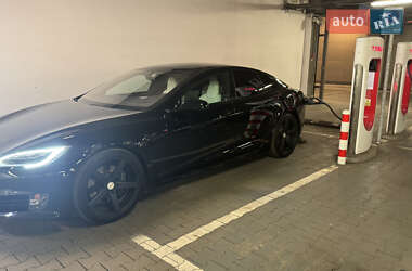 Лифтбек Tesla Model S 2019 в 