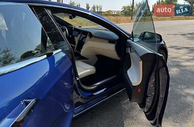 Лифтбек Tesla Model S 2020 в 