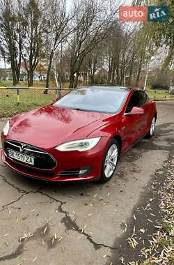 Лифтбек Tesla Model S 2015 в 
