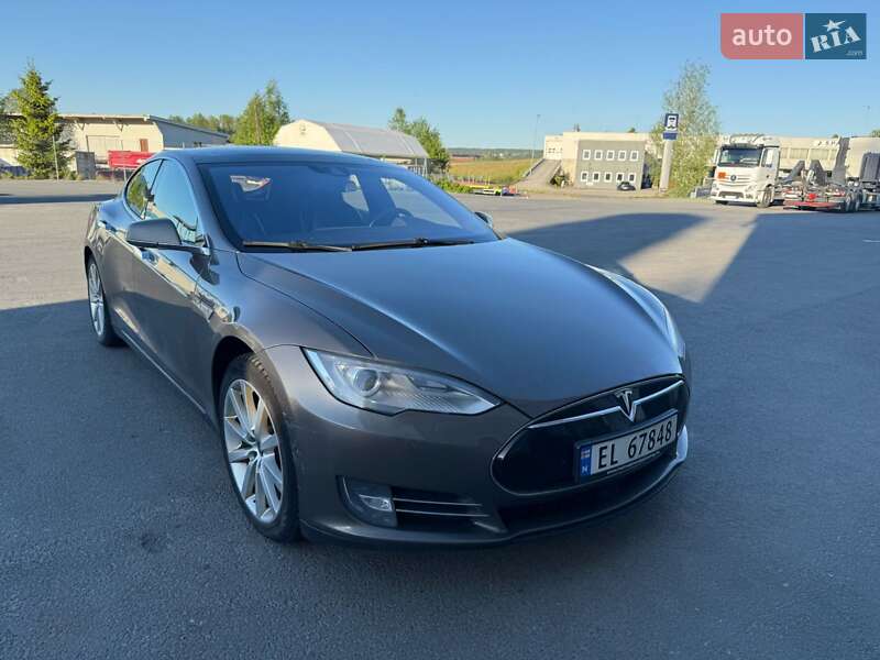 Лифтбек Tesla Model S 2015 в Житомире
