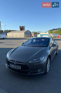 Tesla Model S 2015
