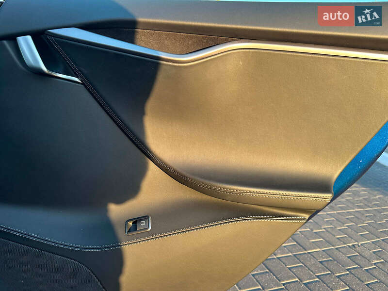 Лифтбек Tesla Model S 2019 в Одессе