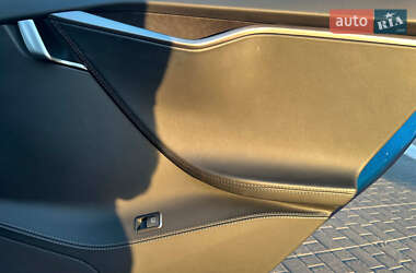 Лифтбек Tesla Model S 2019 в 