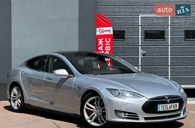 Tesla Model S 2015