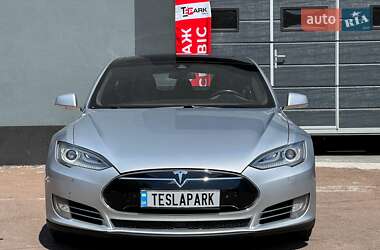 Лифтбек Tesla Model S 2015 в 