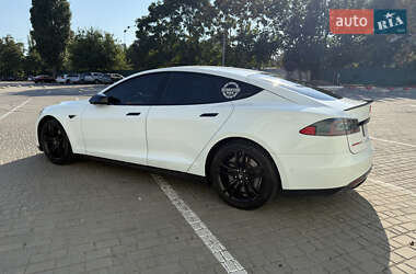 Лифтбек Tesla Model S 2015 в 