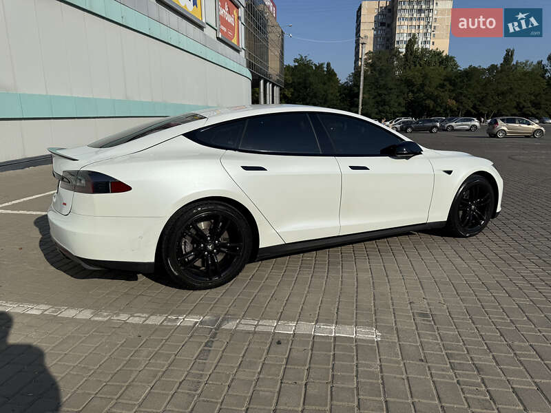 Ліфтбек Tesla Model S 2015 в Одесі