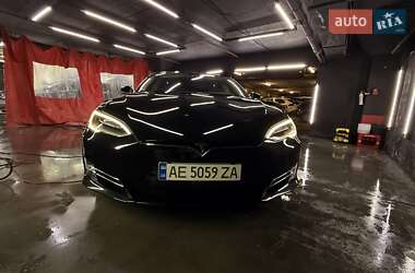 Лифтбек Tesla Model S 2016 в 