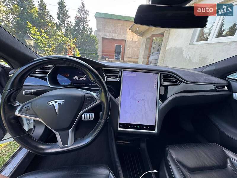 Лифтбек Tesla Model S 2014 в Иршаве