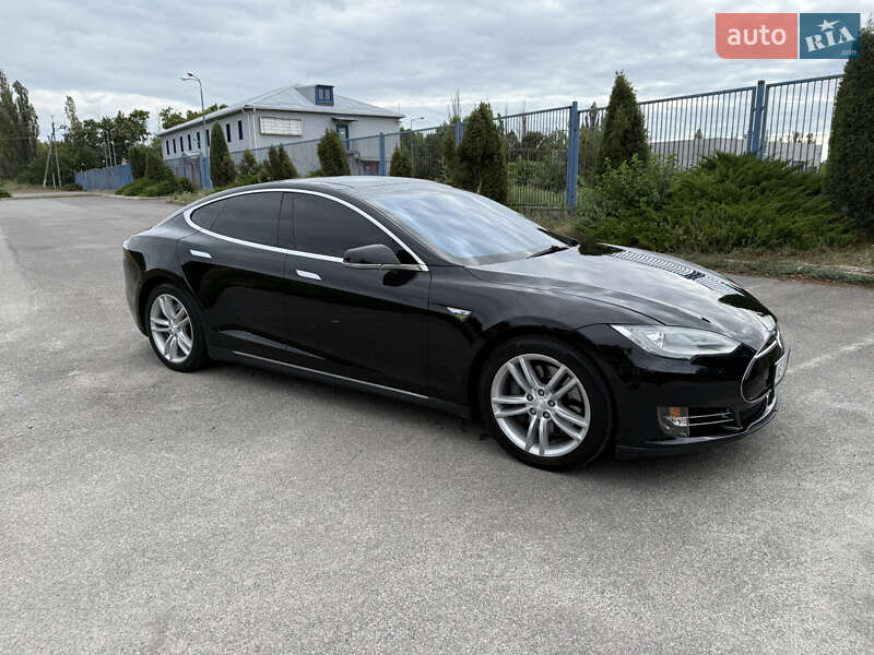 Ліфтбек Tesla Model S 2013 в Дніпрі