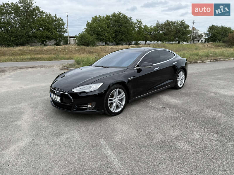 Ліфтбек Tesla Model S 2013 в Дніпрі
