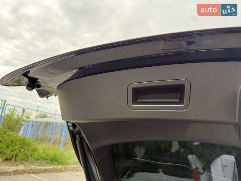 Ліфтбек Tesla Model S 2013 в Дніпрі