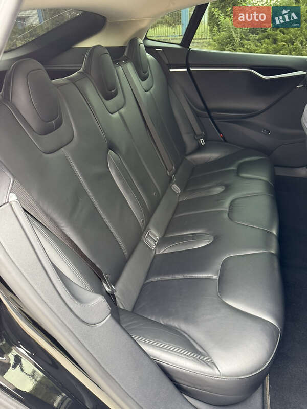 Ліфтбек Tesla Model S 2013 в Дніпрі