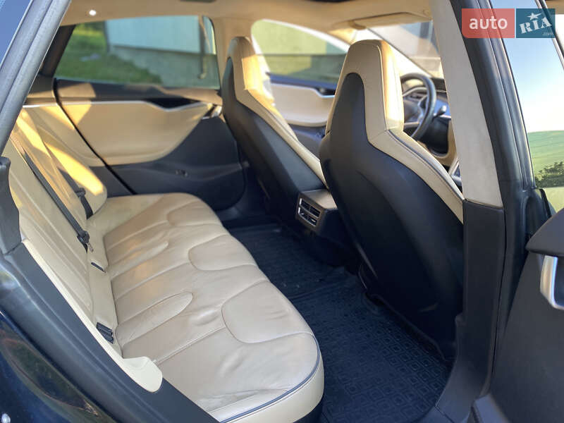 Лифтбек Tesla Model S 2013 в Киеве фото 16 Лифтбек Tesla Model S 2013 в Киеве
