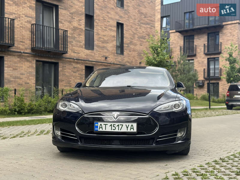 Лифтбек Tesla Model S 2014 в Ивано-Франковске