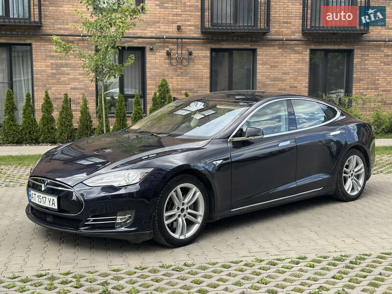 Лифтбек Tesla Model S 2014 в Ивано-Франковске