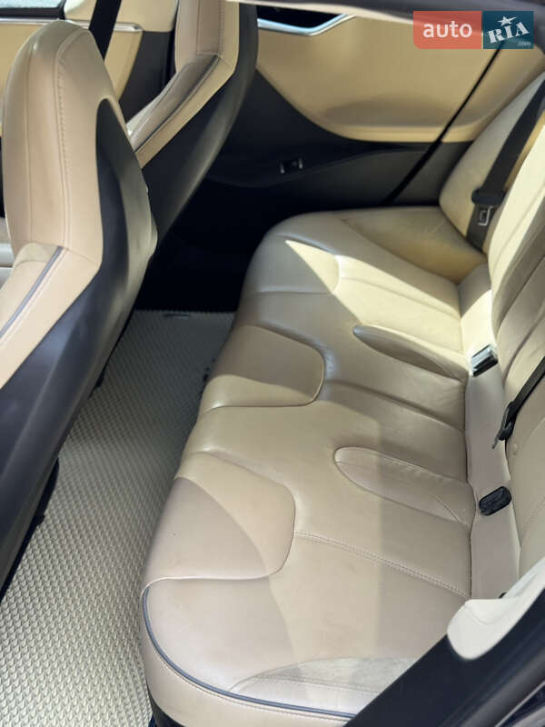 Лифтбек Tesla Model S 2014 в Ивано-Франковске