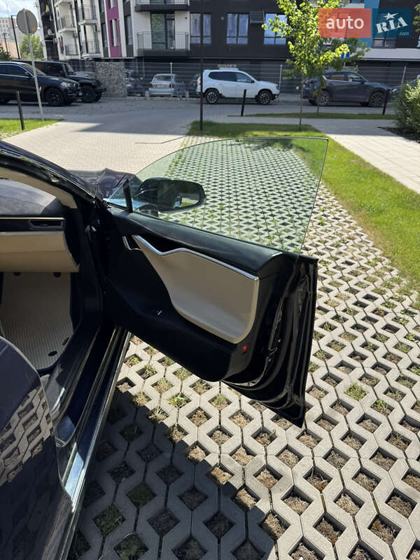 Лифтбек Tesla Model S 2014 в Ивано-Франковске